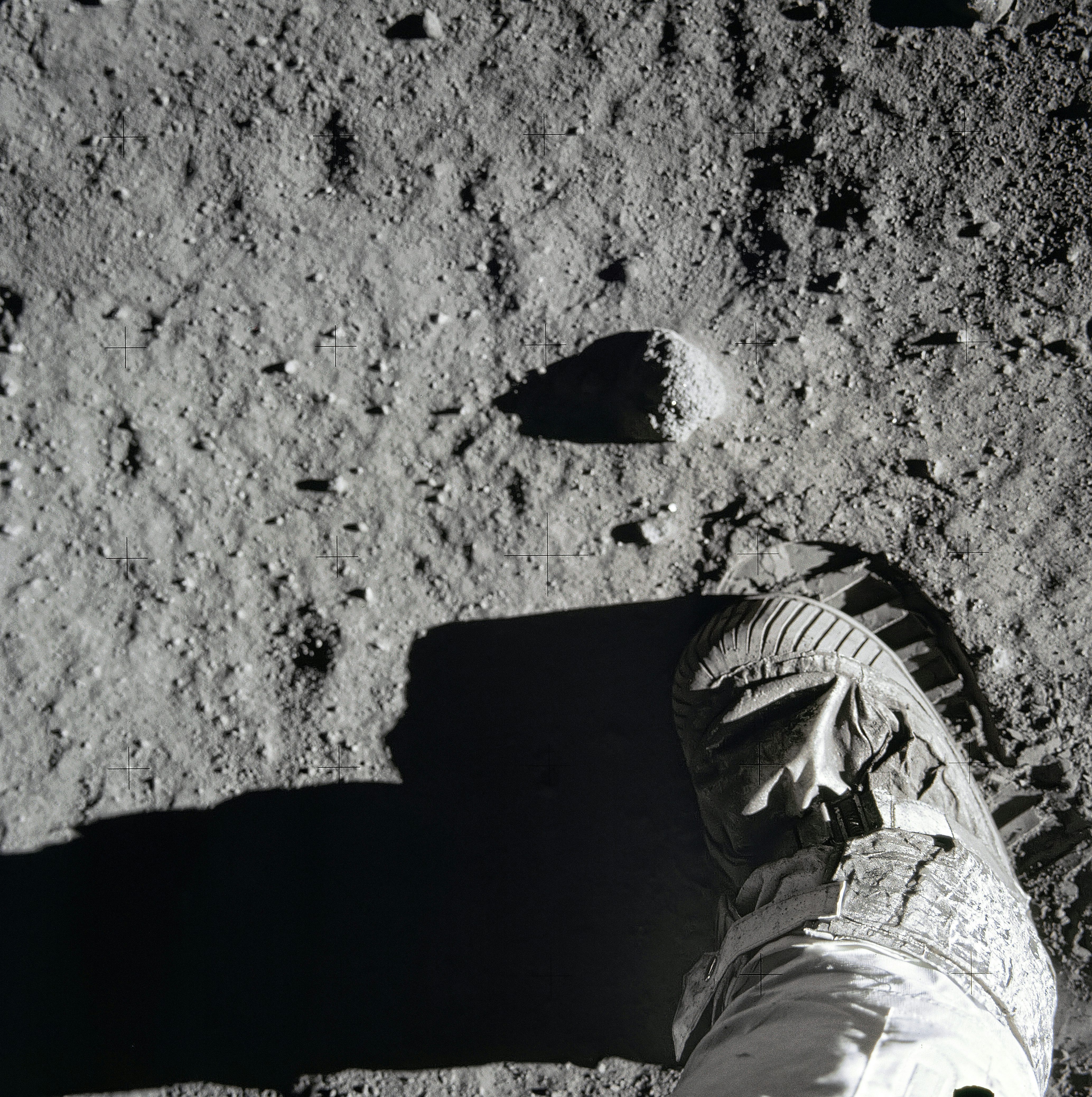 Человек который впервые оказался на поверхности луны. Аполлон 11 1969.