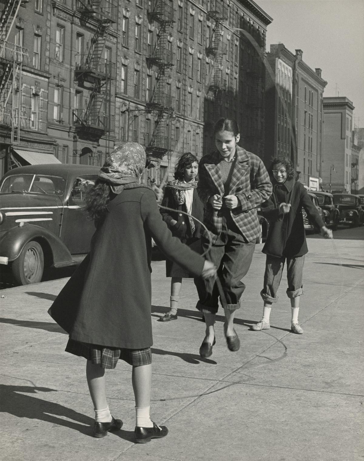 Life in post-war East Harlem captured by Leo Goldstein