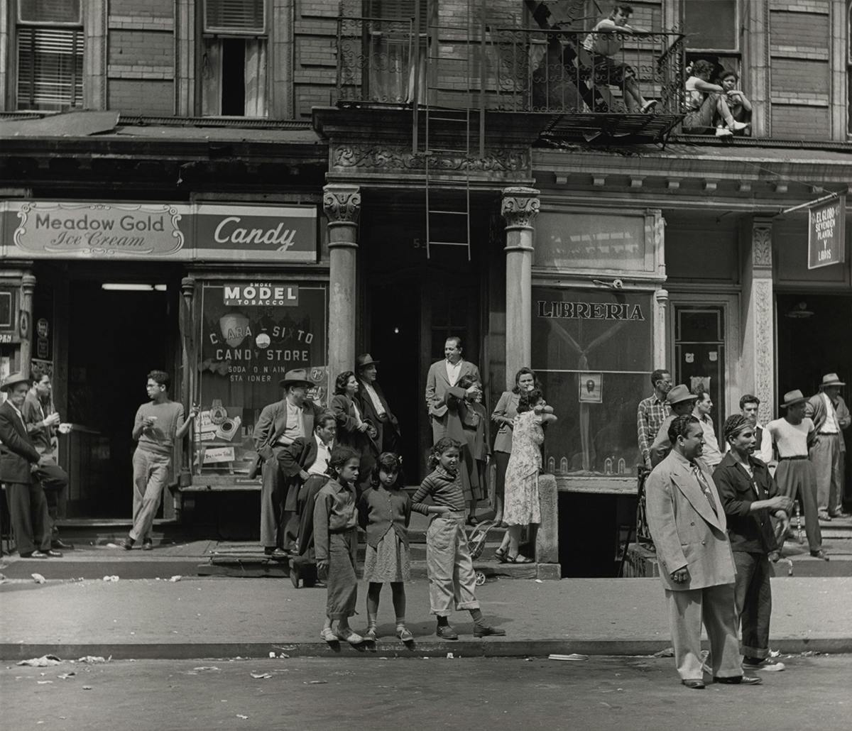 Life in post-war East Harlem captured by Leo Goldstein