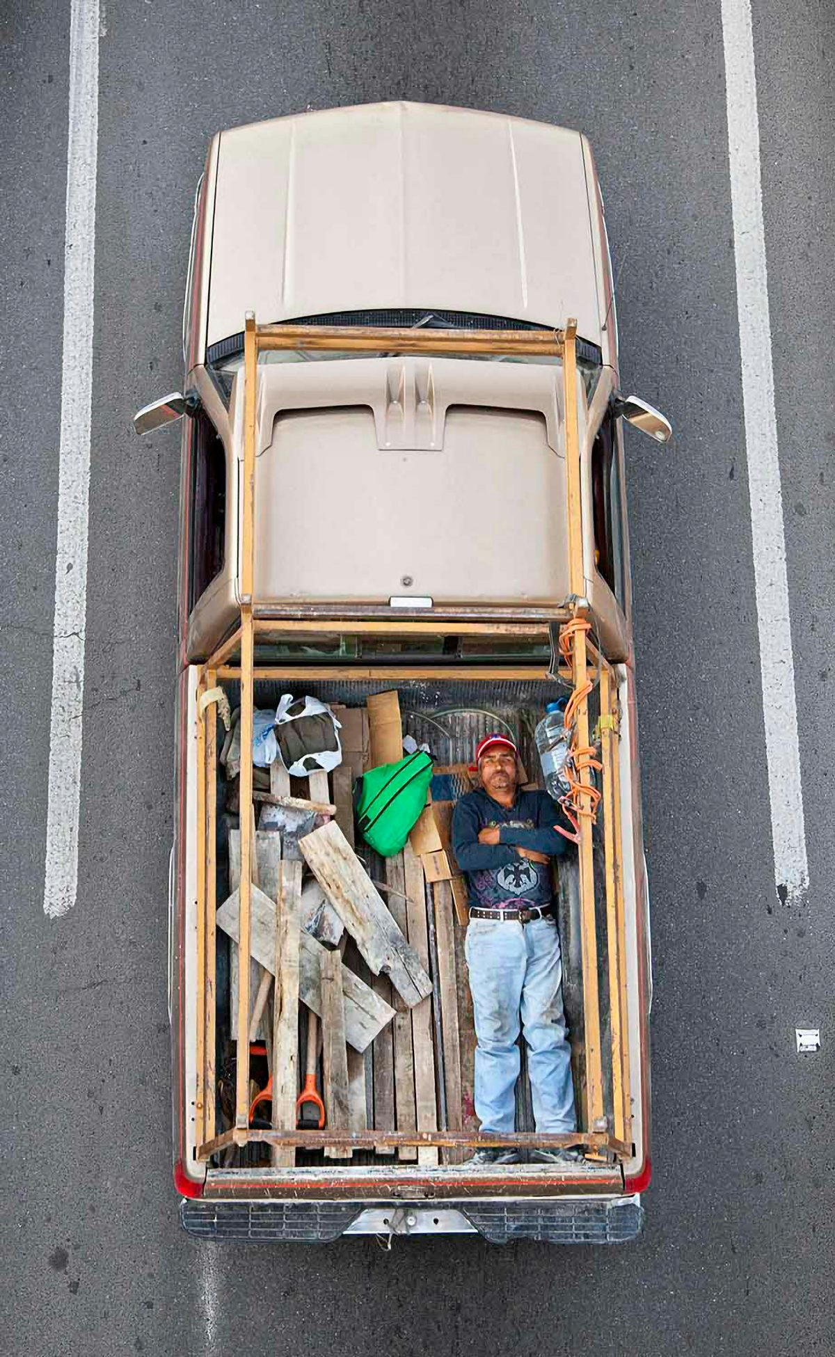 Alejandro Cartagena image of carpoolers in King's Cross exhibition