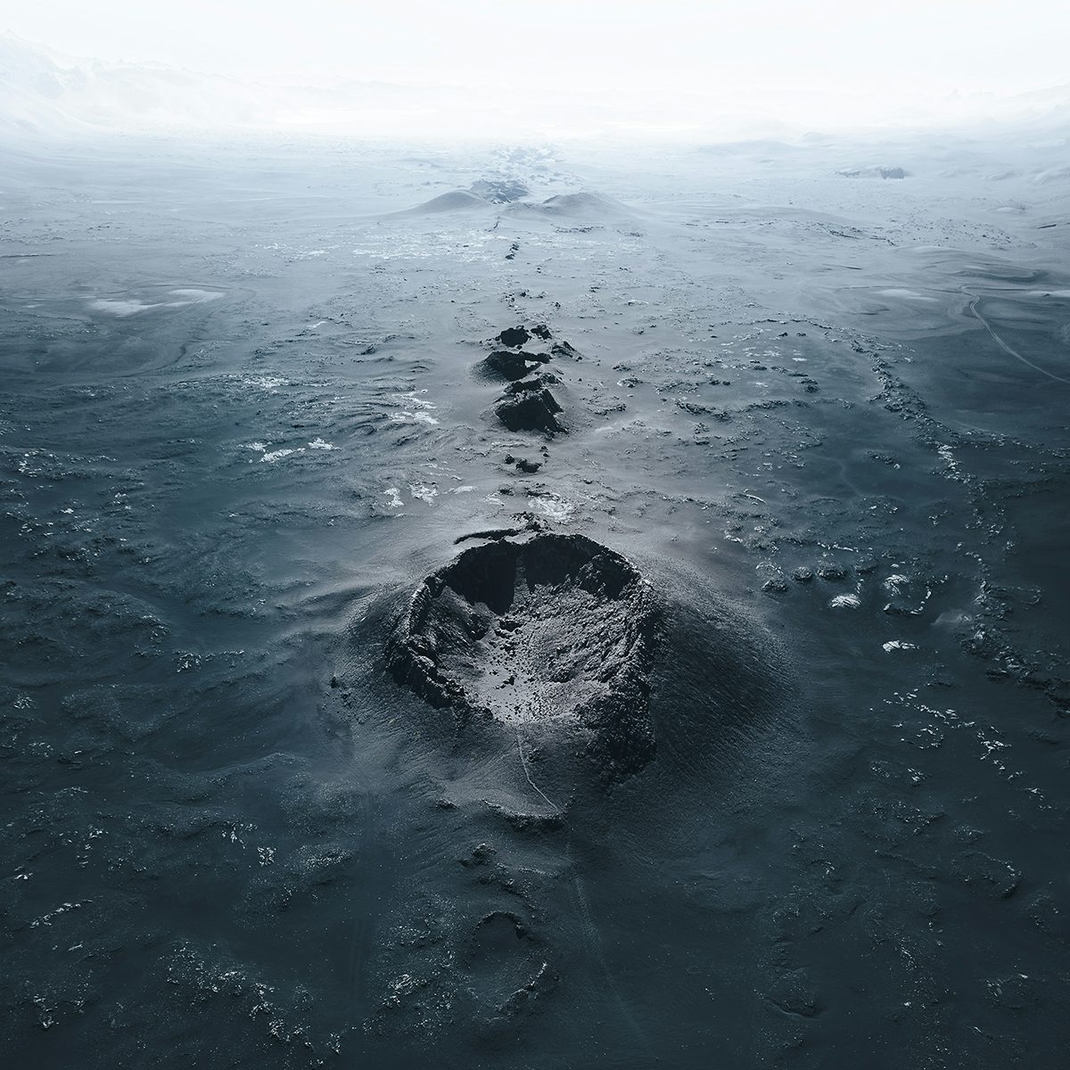 Photographie d'une surface gelée ressemblant à un cratère par Lorenzo Poli