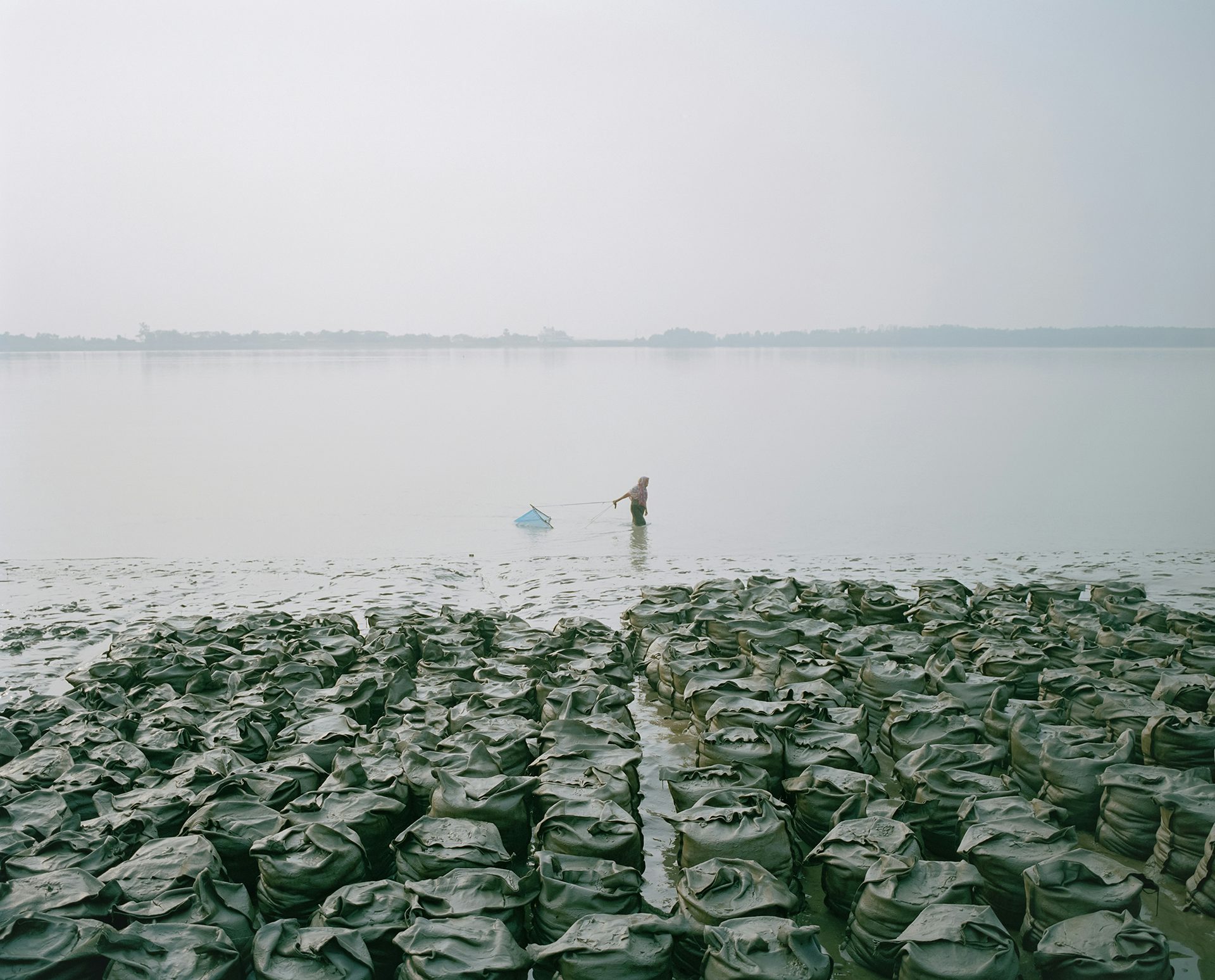 Photograph showing the effects of climate change in Bangladesh by Shunta Kimura