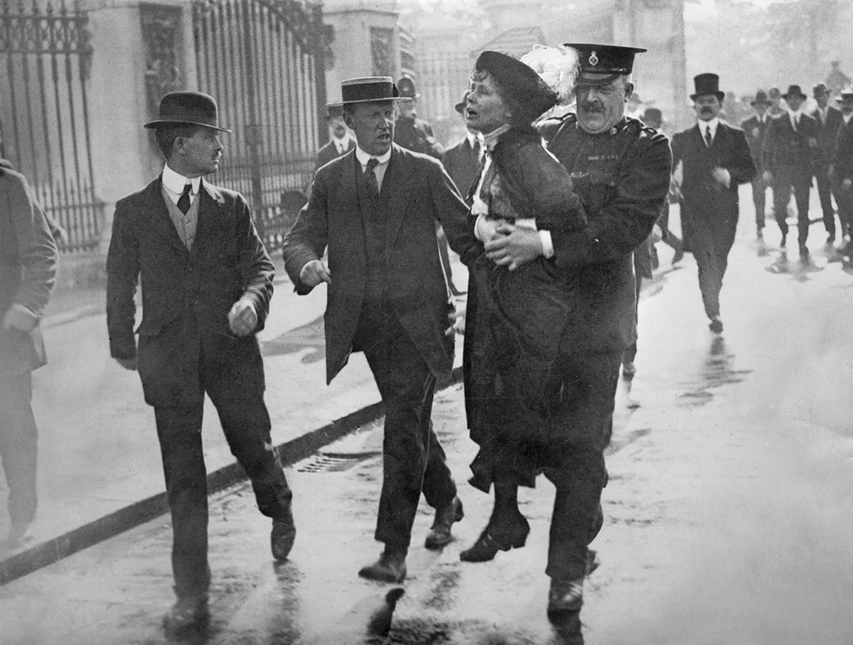 Photographie de la seule femme avec Emmeline Pankhurst