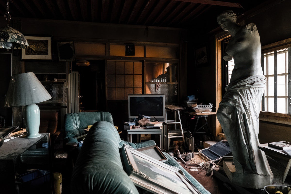 Photo from Project Urbex by Ikumi Nakamura showing a cluttered abandoned interior