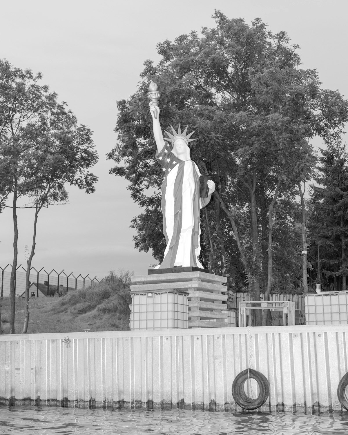 Black and white photo by Karol Szymkowiak showing an imitation Statue of Liberty in a Polish airbase