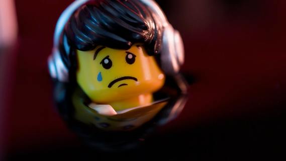 Greenpeace ad calls for end to Lego Shell partnership